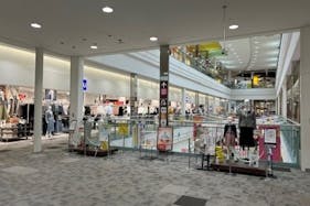 【イオンモール京都五条】2F ブリッジ(北エスカレータ側)