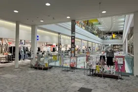 【イオンモール京都五条】2F ブリッジ(北エスカレータ側)