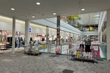 【イオンモール京都五条】2F ブリッジ(北エスカレータ側)