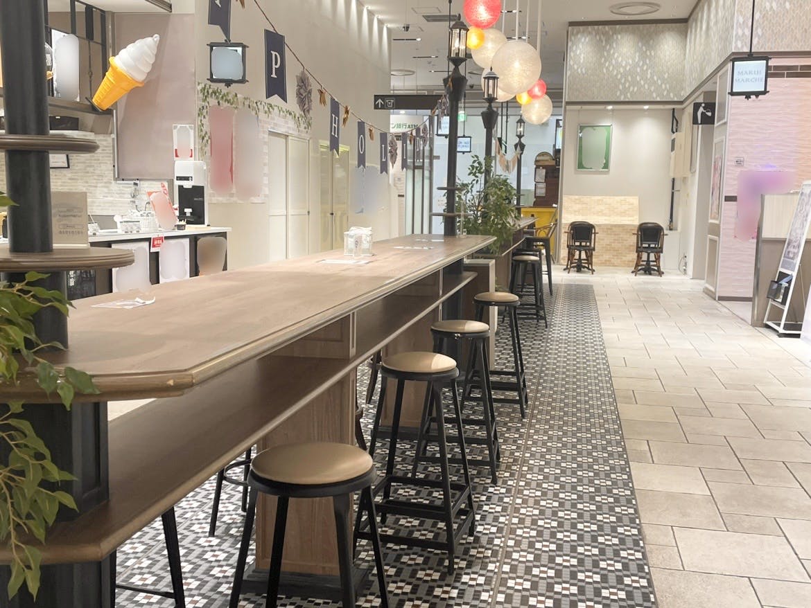 近くにイートインスペースがございます