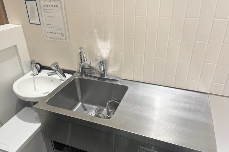 一槽シンク、手洗い付き ドリンク提供など簡易調理も相談可能です