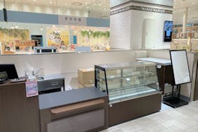 【神戸マルイ】1階カレンダリウムF02【食物販・簡易調理可】イートインスペース目の前、冷蔵ケース・冷蔵ストッカー完備