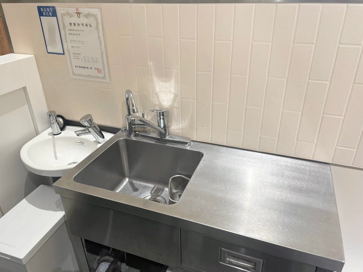 【神戸マルイ】1階カレンダリウムF02【食物販・簡易調理可】イートインスペース目の前、冷蔵ケース・冷蔵ストッカー完備