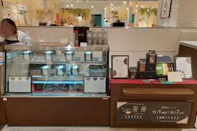 【神戸マルイ】1階カレンダリウムF02【食物販・簡易調理可】イートインスペース目の前、冷蔵ケース・冷蔵ストッカー完備