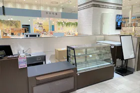 【神戸マルイ】1階カレンダリウムF02【食物販・簡易調理可】イートインスペース目の前、冷蔵ケース・冷蔵ストッカー完備