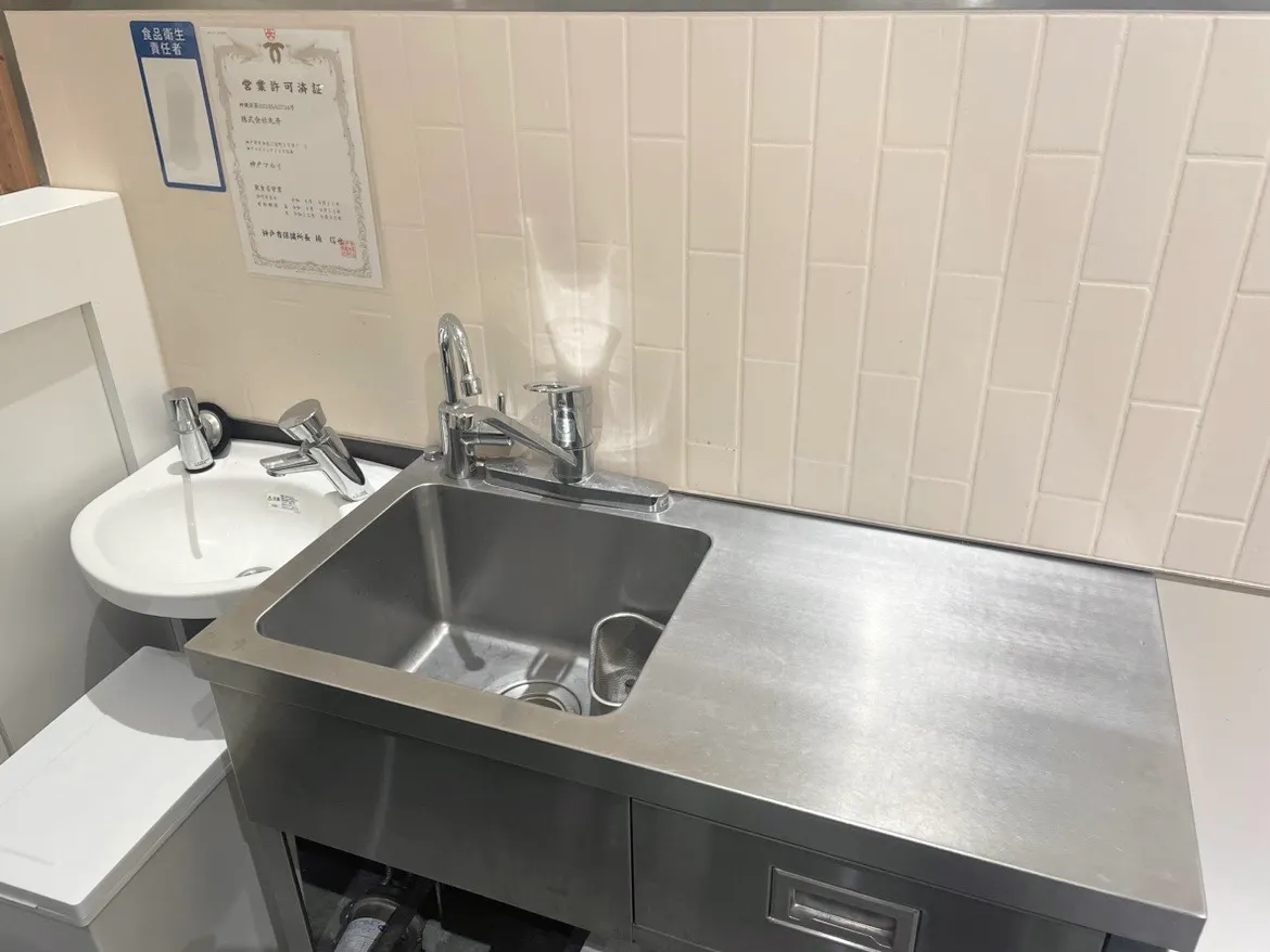 【神戸マルイ】1階カレンダリウムF02【食物販・簡易調理可】イートインスペース目の前、冷蔵ケース・冷蔵ストッカー完備