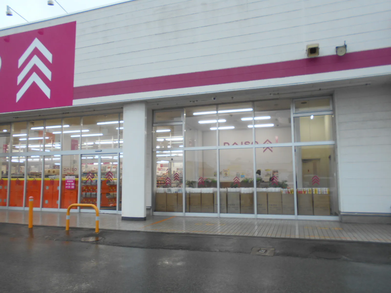 【ダイソー土崎港店】屋内イートイン 食物販やプロモーション等の出店に最適なホームセンター店内のイベントスペース