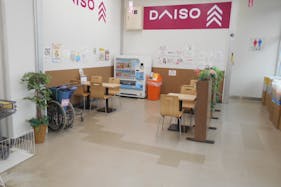【ダイソー土崎港店】屋内イートイン 食物販やプロモーション等の出店に最適なホームセンター店内のイベントスペース