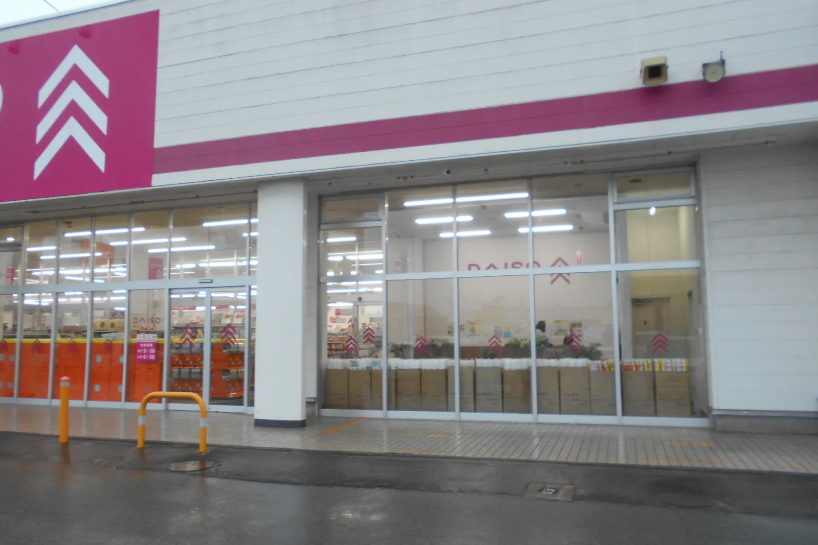 【ダイソー土崎港店】屋内イートイン 食物販やプロモーション等の出店に最適なホームセンター店内のイベントスペース