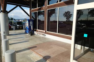 【ダイナム福井丸岡店】物販や各種プロモーションに最適なアミューズメント施設のイベントスペース(出入口横)