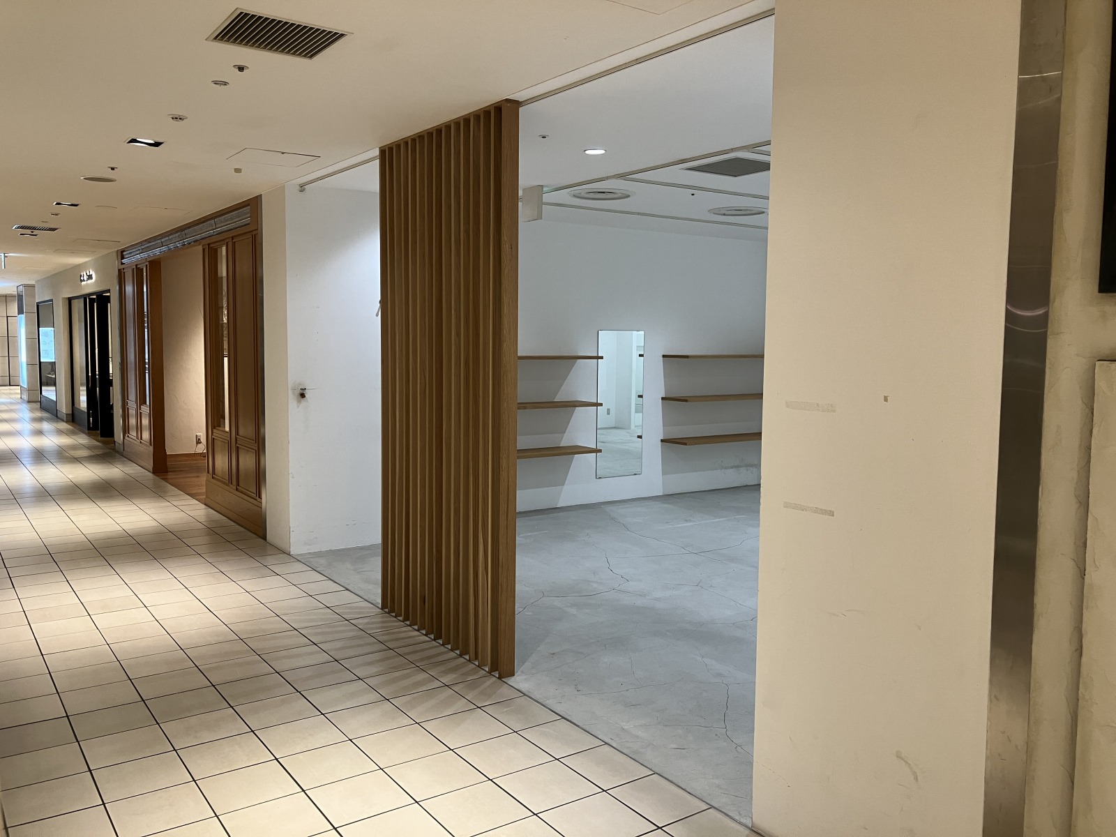 【梅田E-ma（イーマ）／B1F（19.11坪）】ファッションアパレルブランドの招待制展示会やポップアップショップに適した大阪駅、梅田直結の試着室、控室付きのイベントスペースの画像8