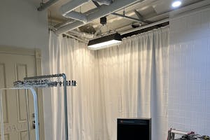 【桜川駅1分】展示会やアパレル系の受注販売会、各種ポップアップに最適!備え付け什器が豊富でアクセス環境抜群のギャラリースペース