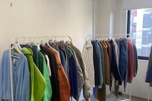 【桜川駅1分】展示会やアパレル系の受注販売会、各種ポップアップに最適!備え付け什器が豊富でアクセス環境抜群のギャラリースペース