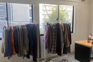 【桜川駅1分】展示会やアパレル系の受注販売会、各種ポップアップに最適!備え付け什器が豊富でアクセス環境抜群のギャラリースペース