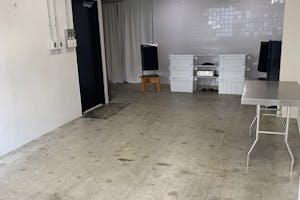 【桜川駅1分】展示会やアパレル系の受注販売会、各種ポップアップに最適!備え付け什器が豊富でアクセス環境抜群のギャラリースペース