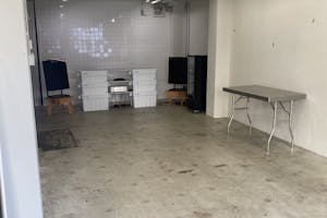 【桜川駅1分】展示会やアパレル系の受注販売会、各種ポップアップに最適!備え付け什器が豊富でアクセス環境抜群のギャラリースペース