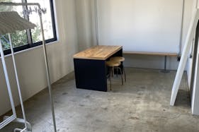 【桜川駅1分】展示会やアパレル系の受注販売会、各種ポップアップに最適!備え付け什器が豊富でアクセス環境抜群のギャラリースペース