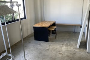 【桜川駅1分】展示会やアパレル系の受注販売会、各種ポップアップに最適!備え付け什器が豊富でアクセス環境抜群のギャラリースペース