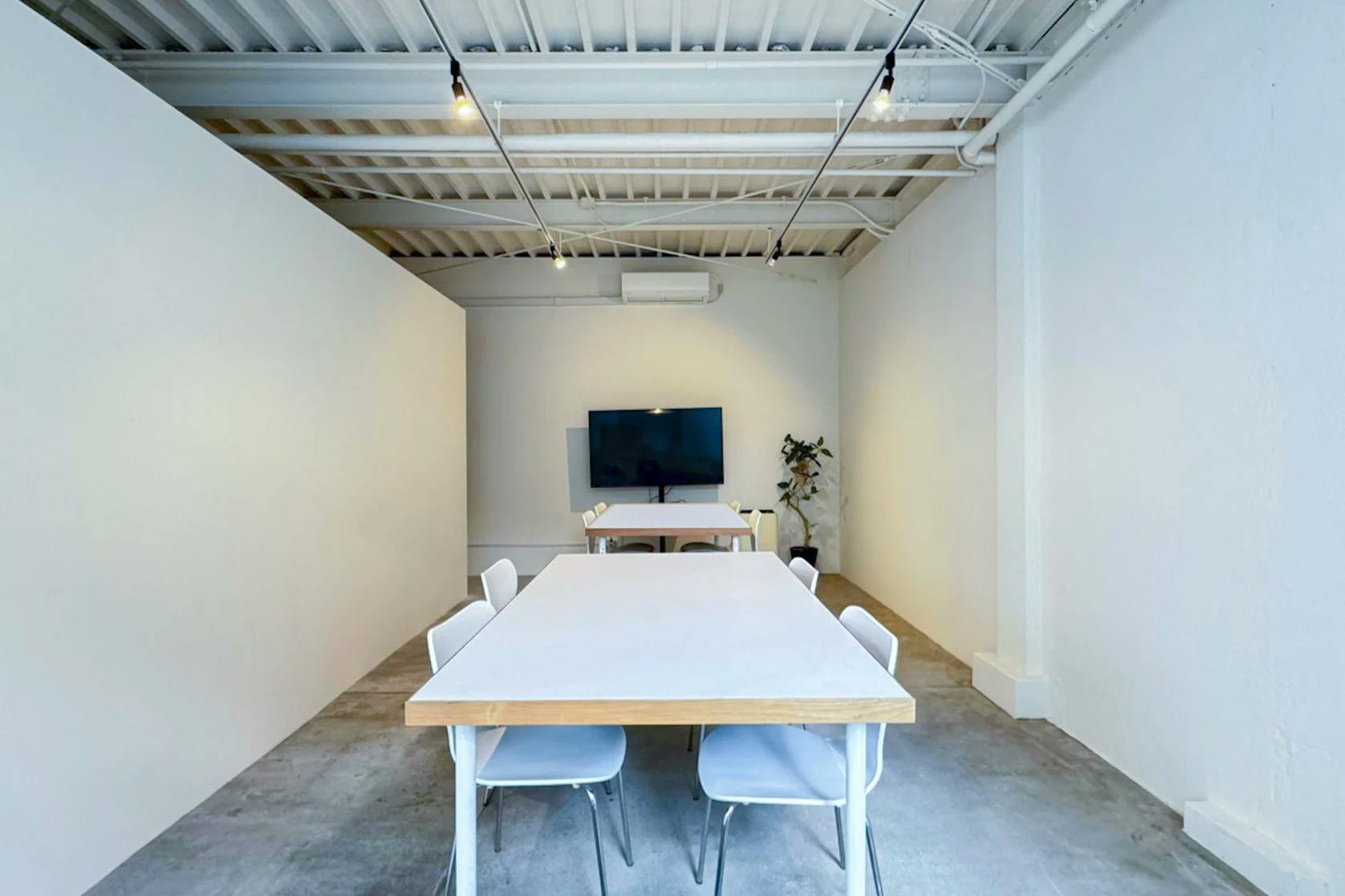 【赤坂駅10分】ポップアップ・展示会に適した警固エリアに位置するガラス張り路面のスペース