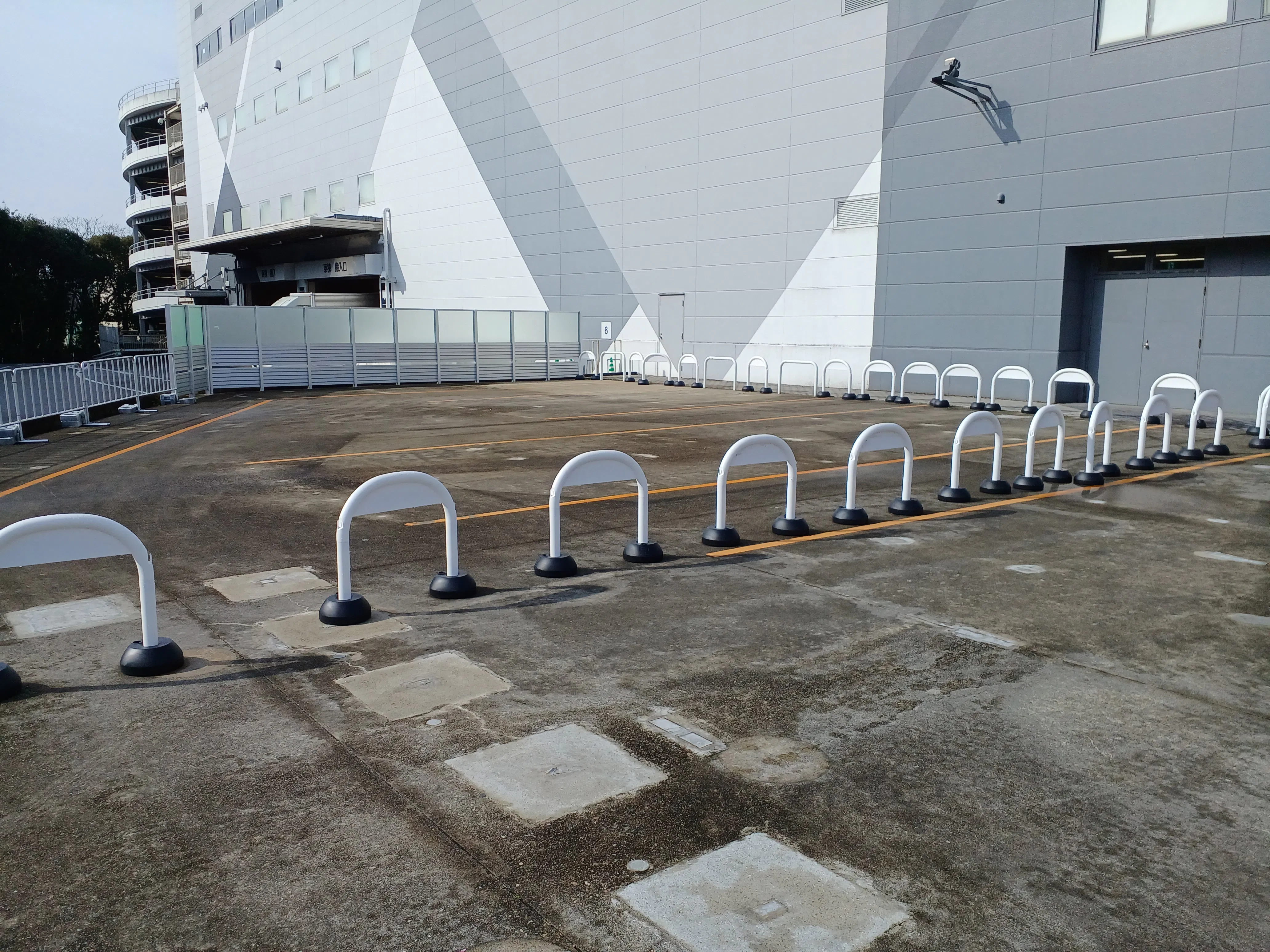 【イオンモール岡崎】1F　東入口外　屋外催事スペース