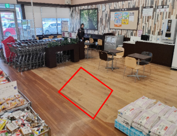 【マックスバリュ西根店】くつろぎスペース前 販促プロモーションに最適なスーパー店内催事イベントスペース
