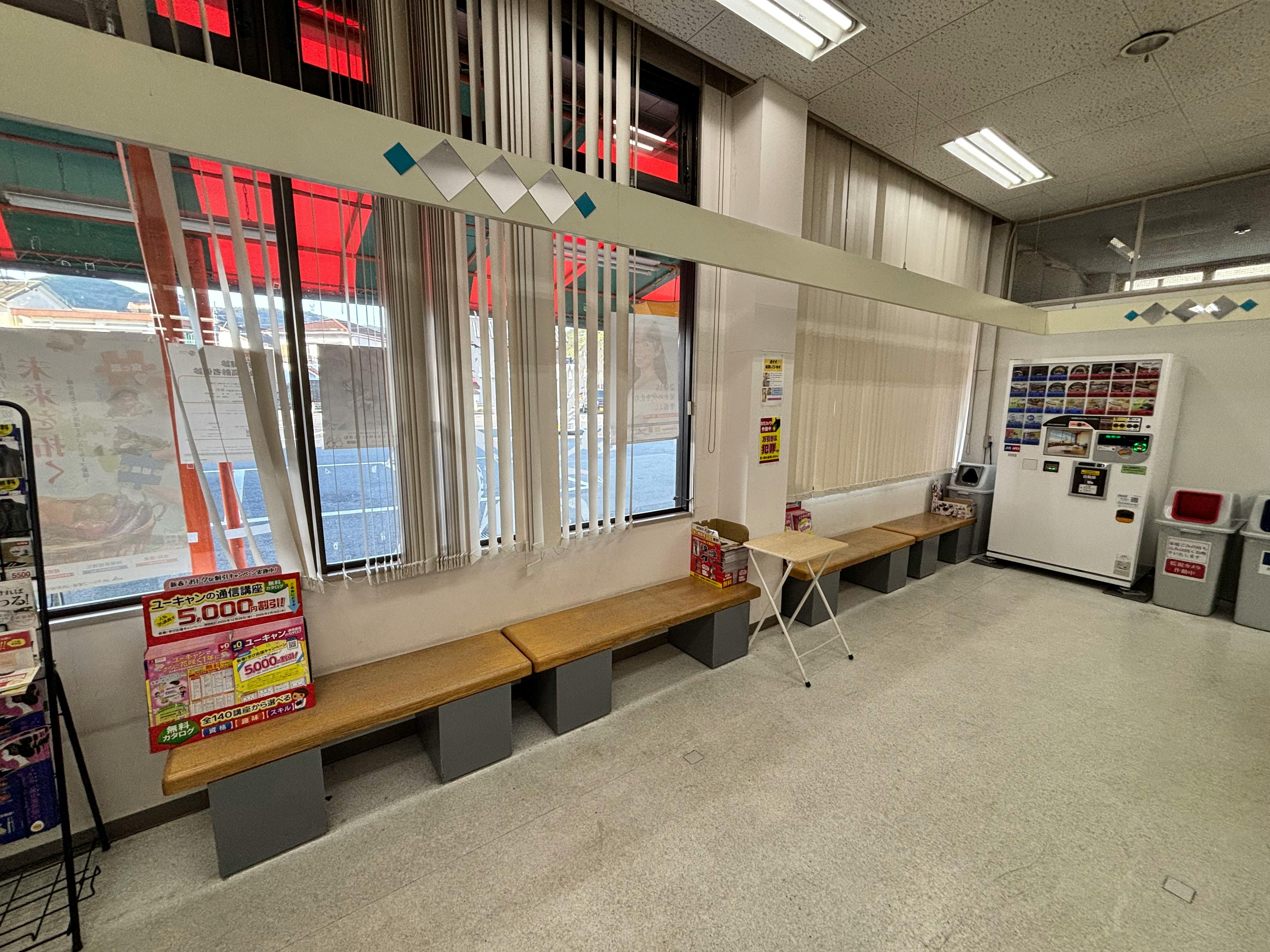 【Aコープつしま店】食物販や販促イベントに最適な店内入口すぐのカート置き場横スペースの画像