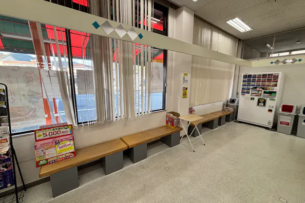 【Aコープつしま店】食物販や販促イベントに最適な店内入口すぐのカート置き場横スペース