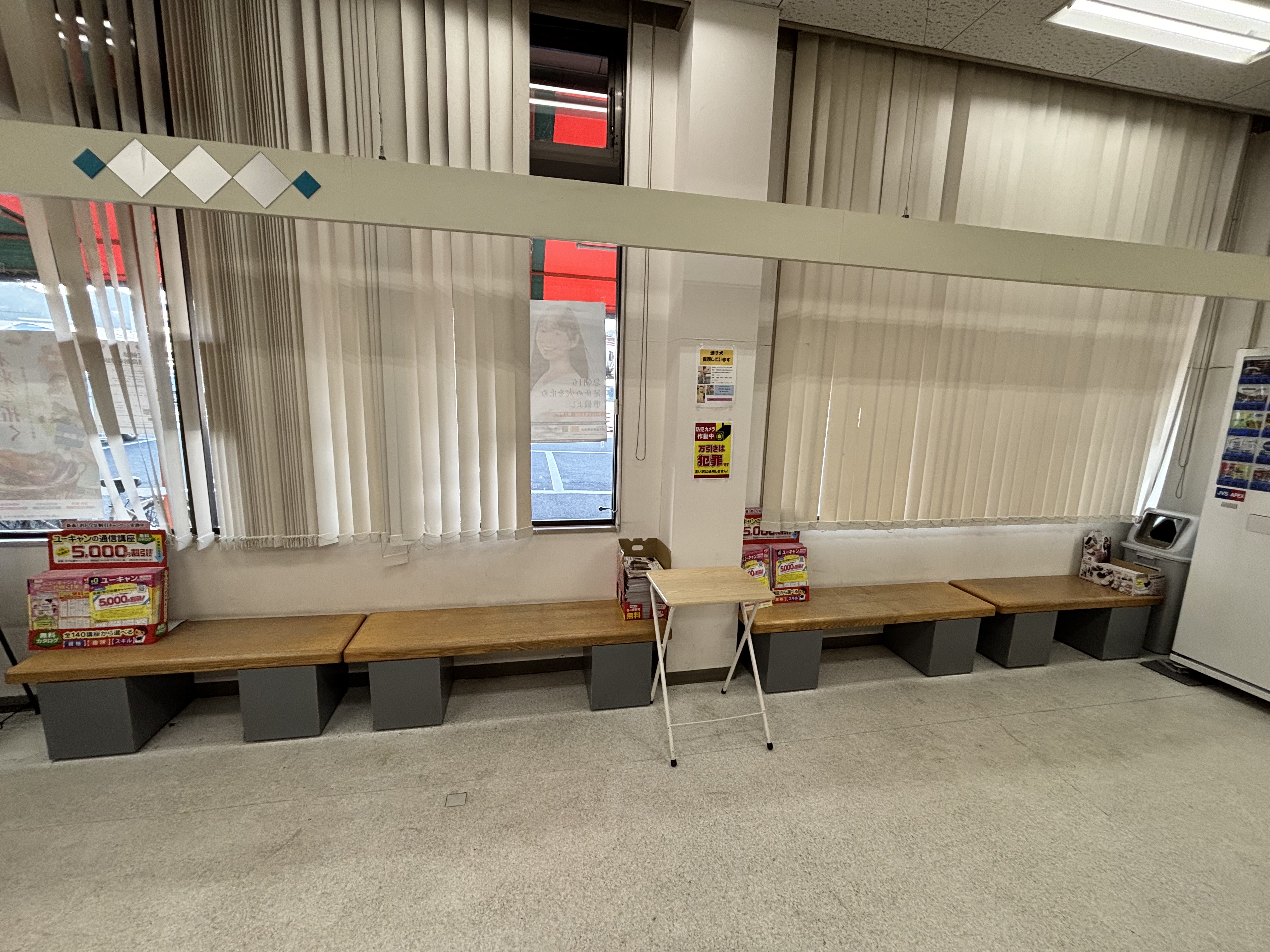 【Aコープつしま店】食物販や販促イベントに最適な店内入口すぐのカート置き場横スペース