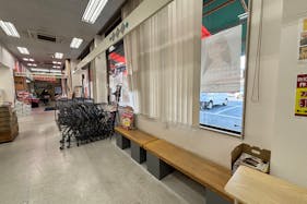 【Aコープつしま店】食物販や販促イベントに最適な店内入口すぐのカート置き場横スペース