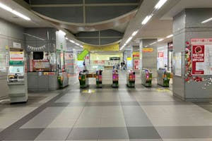 【八千代緑が丘駅】プロモーションや食物販に最適な人流の多い改札前スペース②(きっぷ売り場前・改札外)