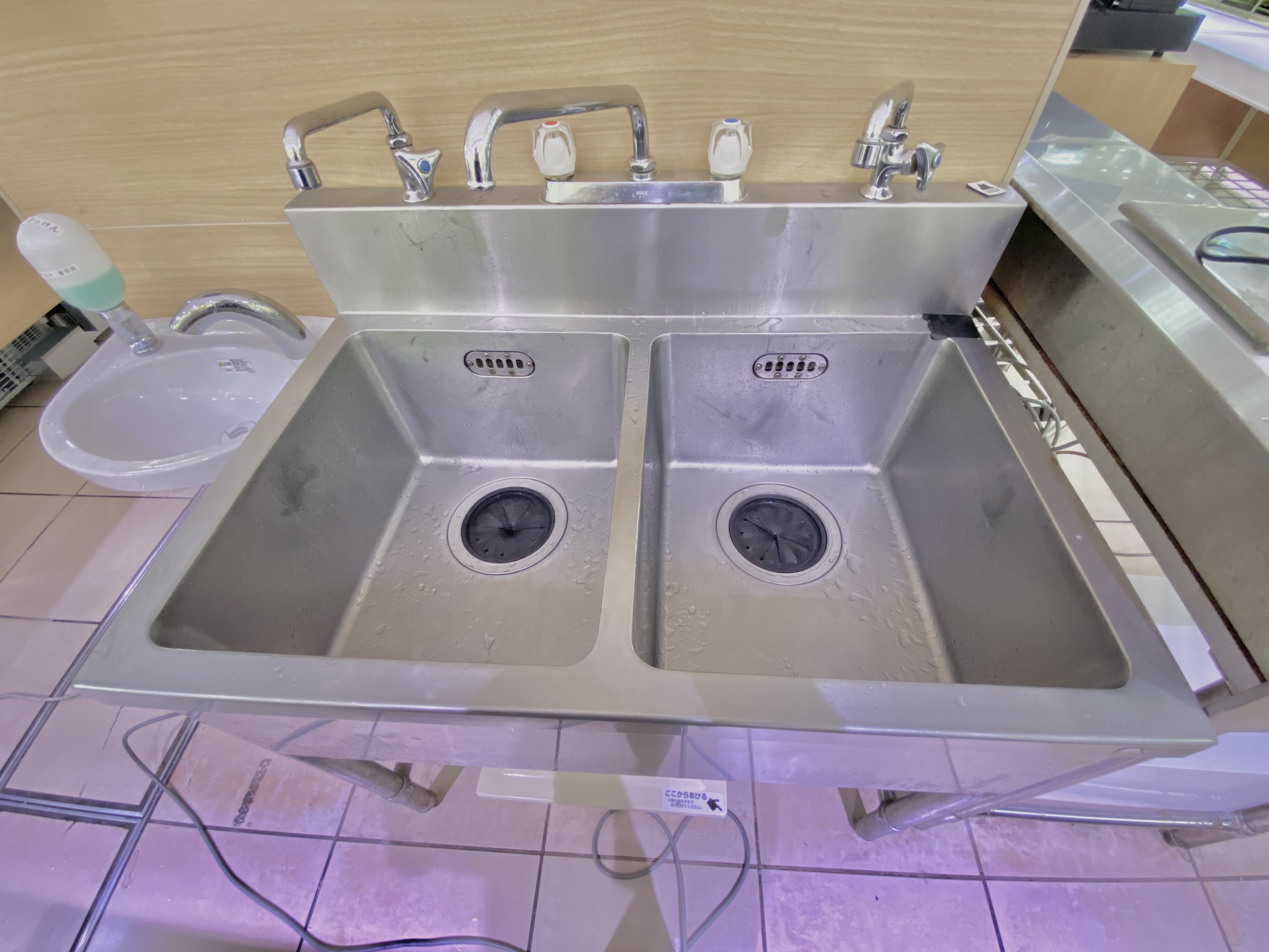 【マルイファミリー志木】1階 カレンダリウムF01【食物販・調理行為可能】生鮮食品フロアーに位置し、集合型のサークル状の区画。実演販売に最適なスペースです。