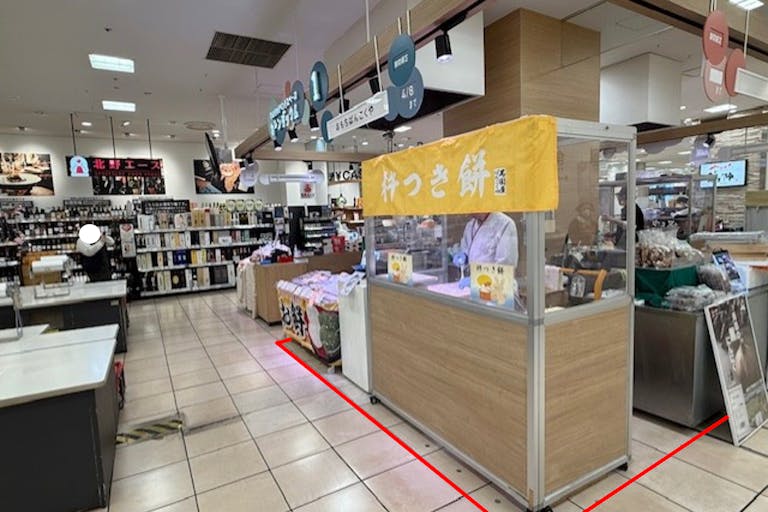 催事場は出店時期などに応じて区画の切り方が多少変更します