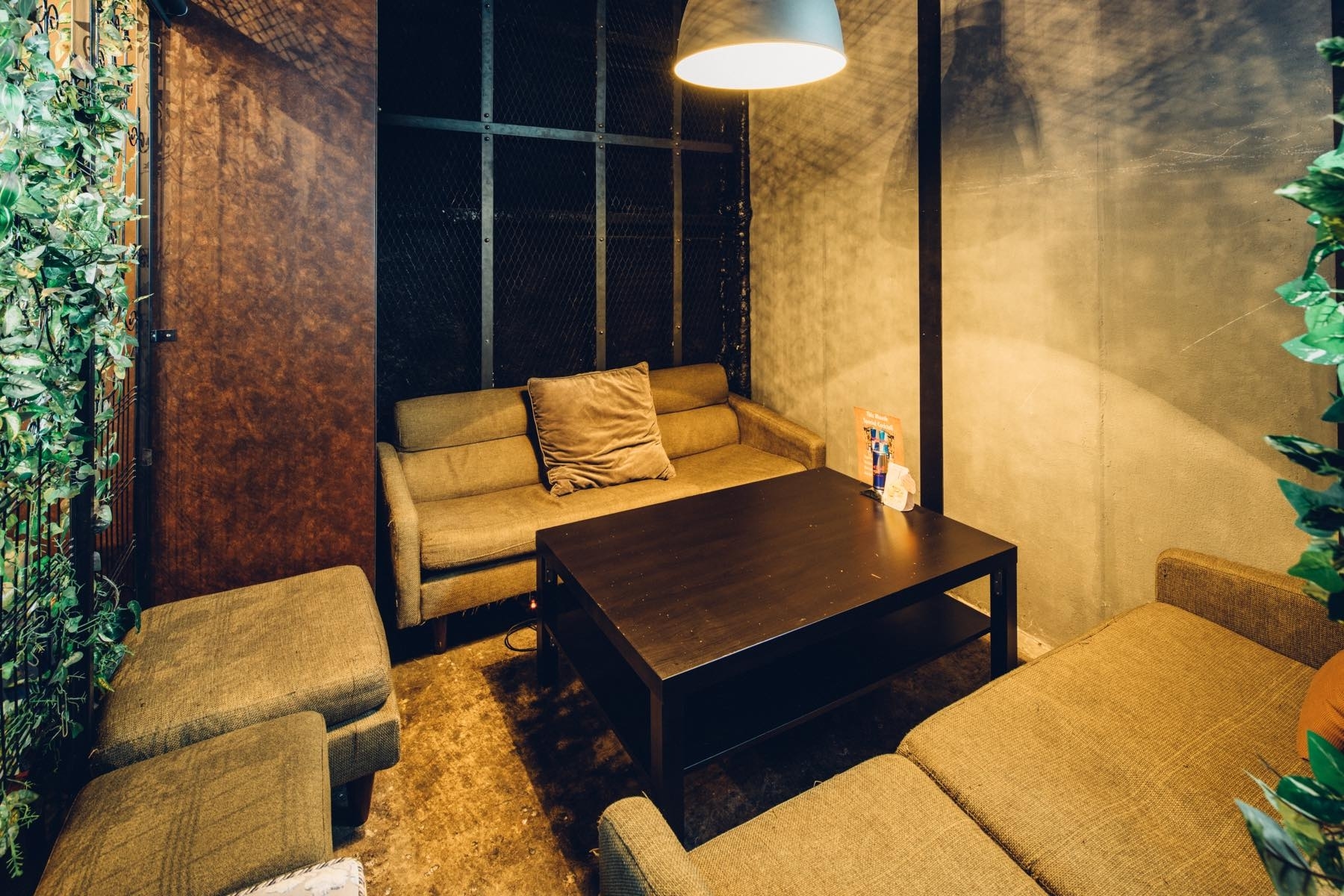 鉄と蔦が交差するお洒落カフェの画像10