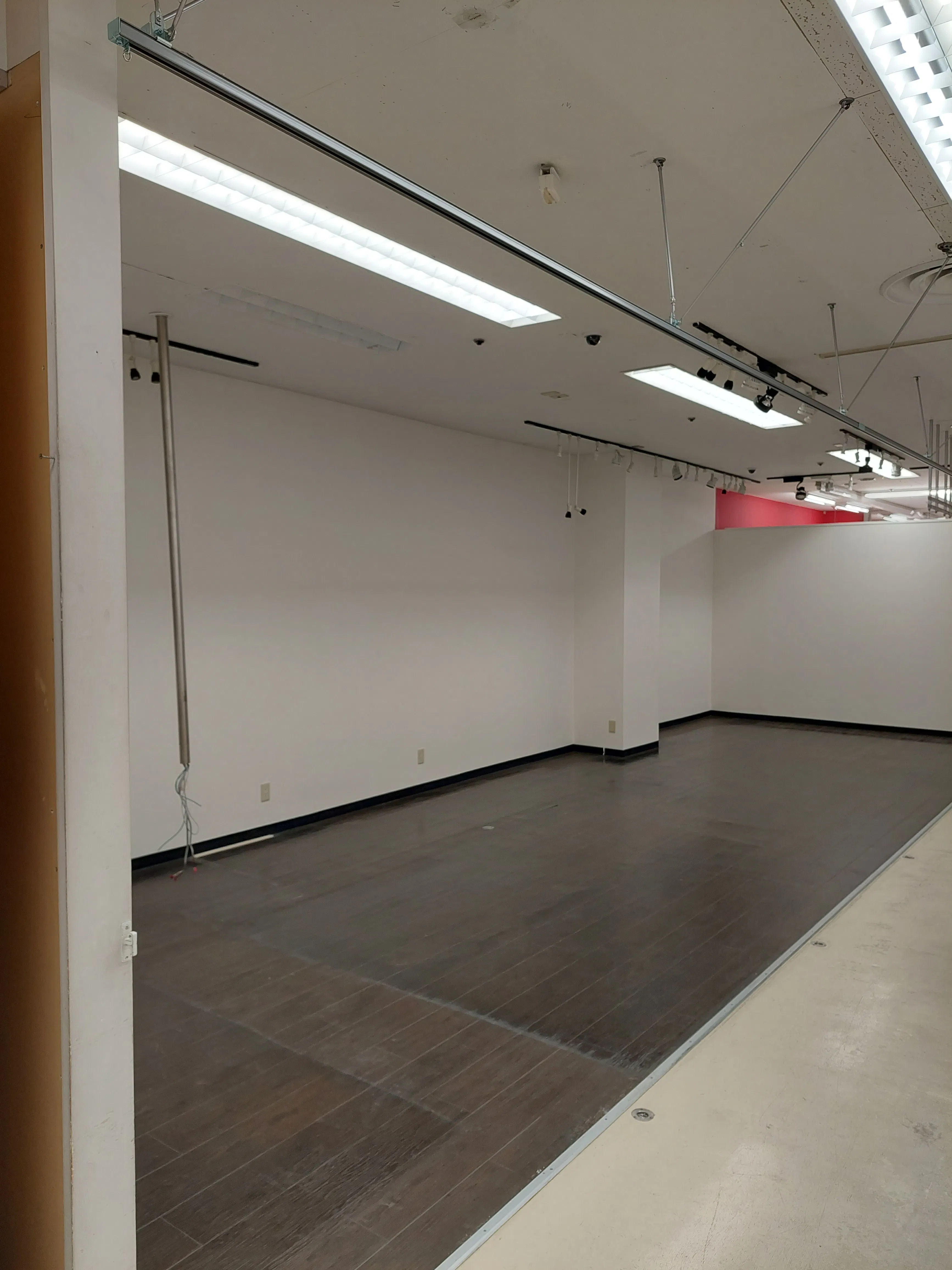 【メガセンタートライアル宇都宮店】【平日限定】【買取・ウォーターサーバー不可】レジアウト付近のイベントスペース(全面貸し)