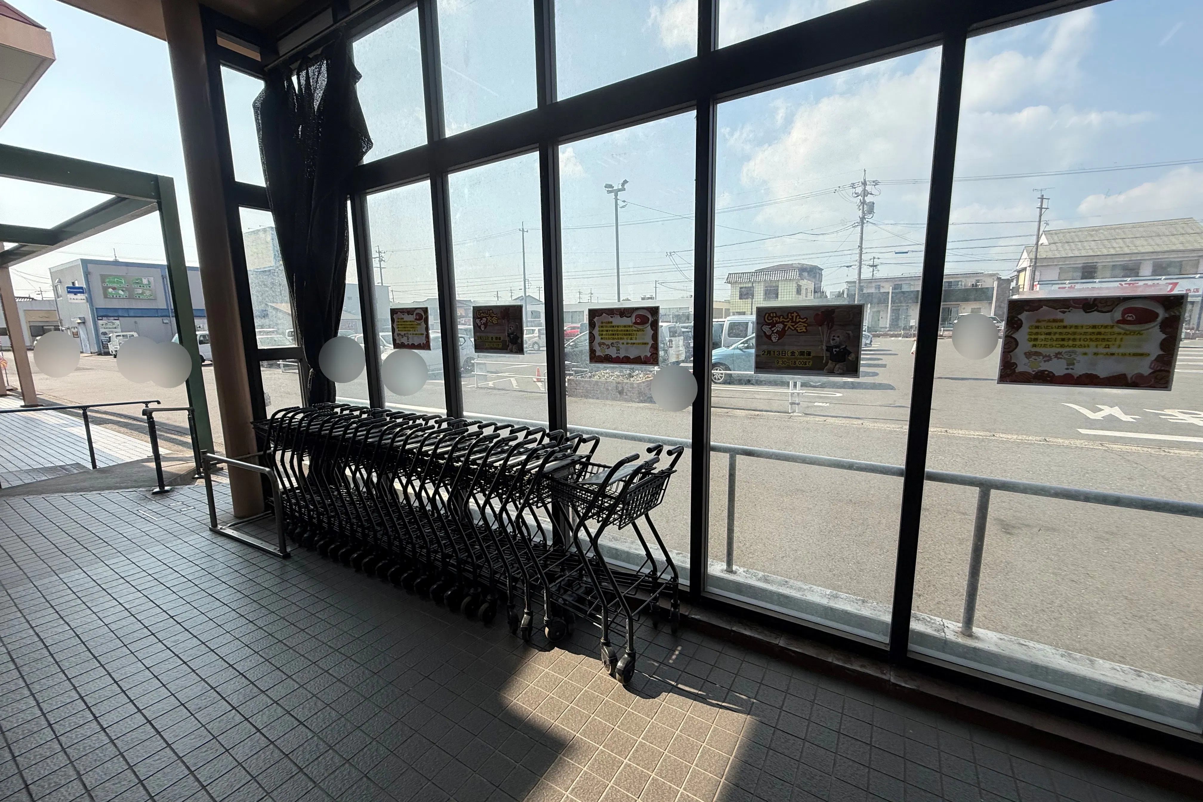 【Aコープ一色店】食物販や販促イベントに最適な軒下カート横スペース