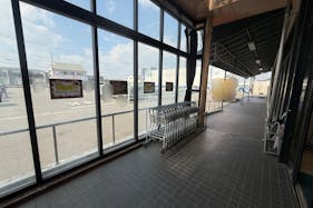 【Aコープ一色店】食物販や販促イベントに最適な軒下カート横スペース