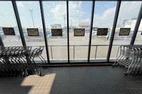 【Aコープ一色店】食物販や販促イベントに最適な軒下カート横スペース