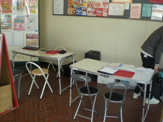 【レガネット朝倉街道】駅入口風除室 販促プロモーションや物販に最適なスーパー店内催事イベントスペース