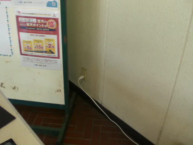 【レガネット朝倉街道】駅入口風除室 販促プロモーションや物販に最適なスーパー店内催事イベントスペース