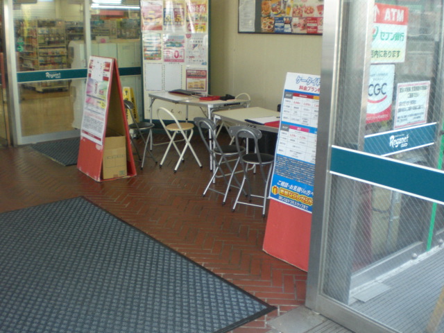 【レガネット朝倉街道】駅入口風除室 販促プロモーションや物販に最適なスーパー店内催事イベントスペース