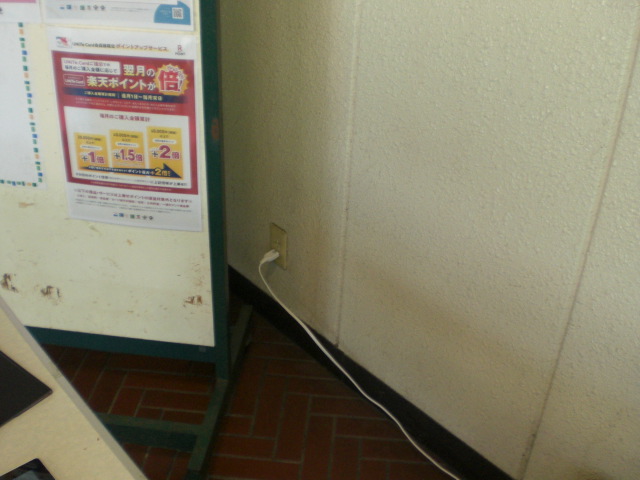 【レガネット朝倉街道】駅入口風除室 販促プロモーションや物販に最適なスーパー店内催事イベントスペース