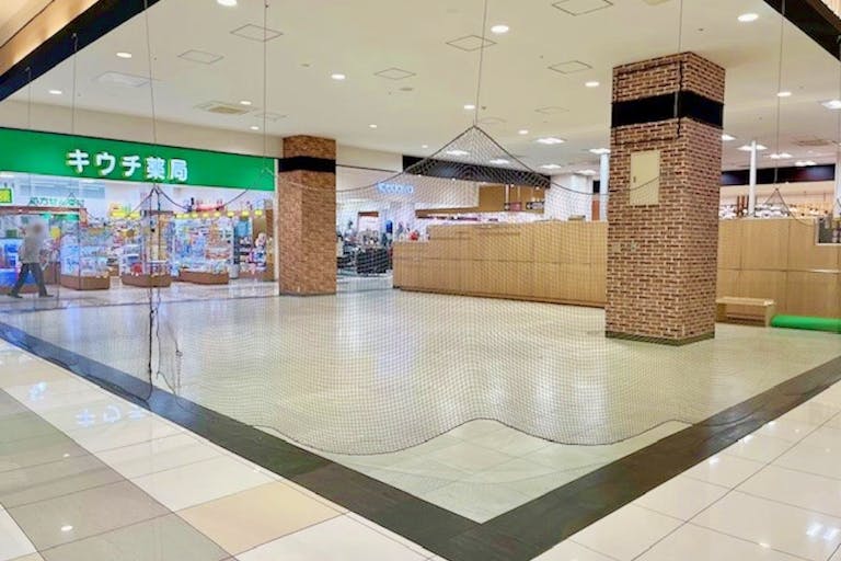 【イオンタウン成田富里】プロモーションイベントや各種物販イベントに最適なエスカレーター前に位置する区画タイプのスペースの画像3