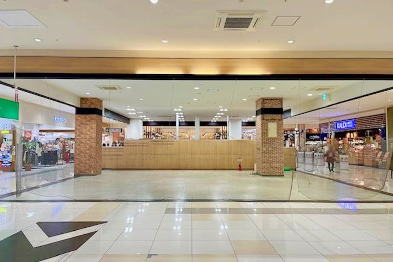 【イオンタウン成田富里】プロモーションイベントや各種物販イベントに最適なエスカレーター前に位置する区画タイプのスペースの画像2