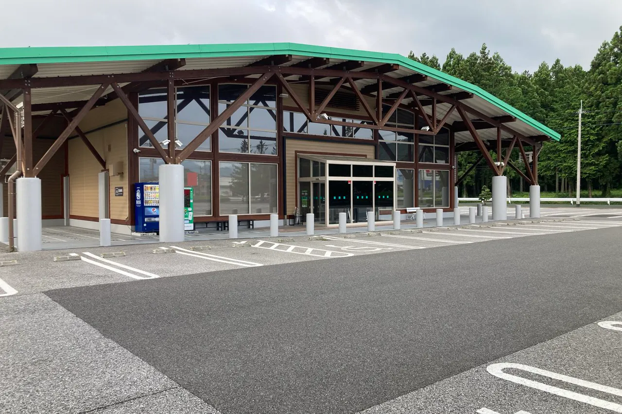 【ダイナム栃木今市店】キッチンカーや各種プロモーションイベントに最適なアミューズメント施設のイベントスペース(付属棟前)