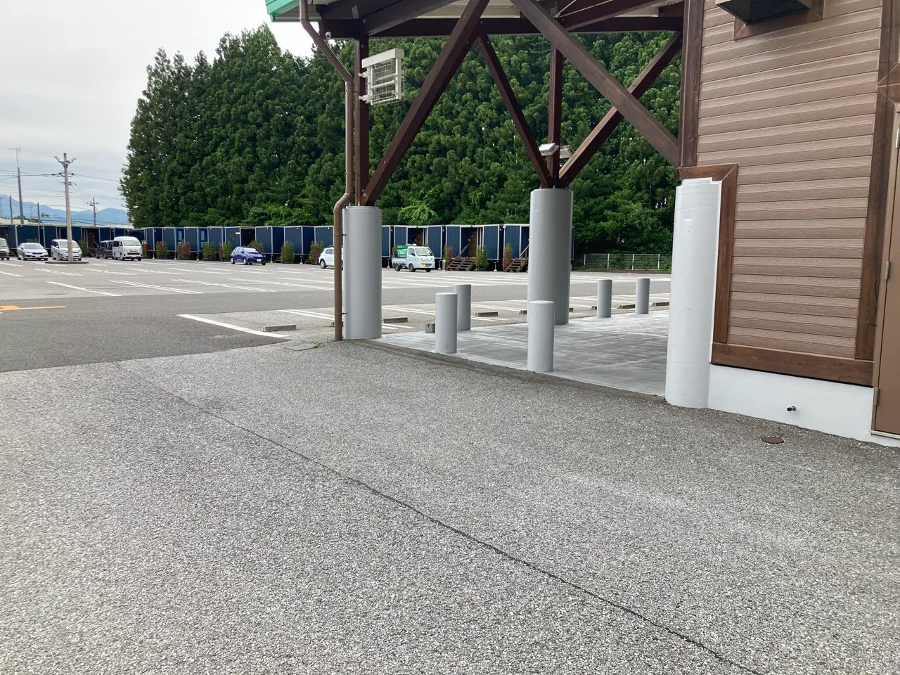 【ダイナム栃木今市店】キッチンカーや各種プロモーションイベントに最適なアミューズメント施設のイベントスペース(付属棟前)