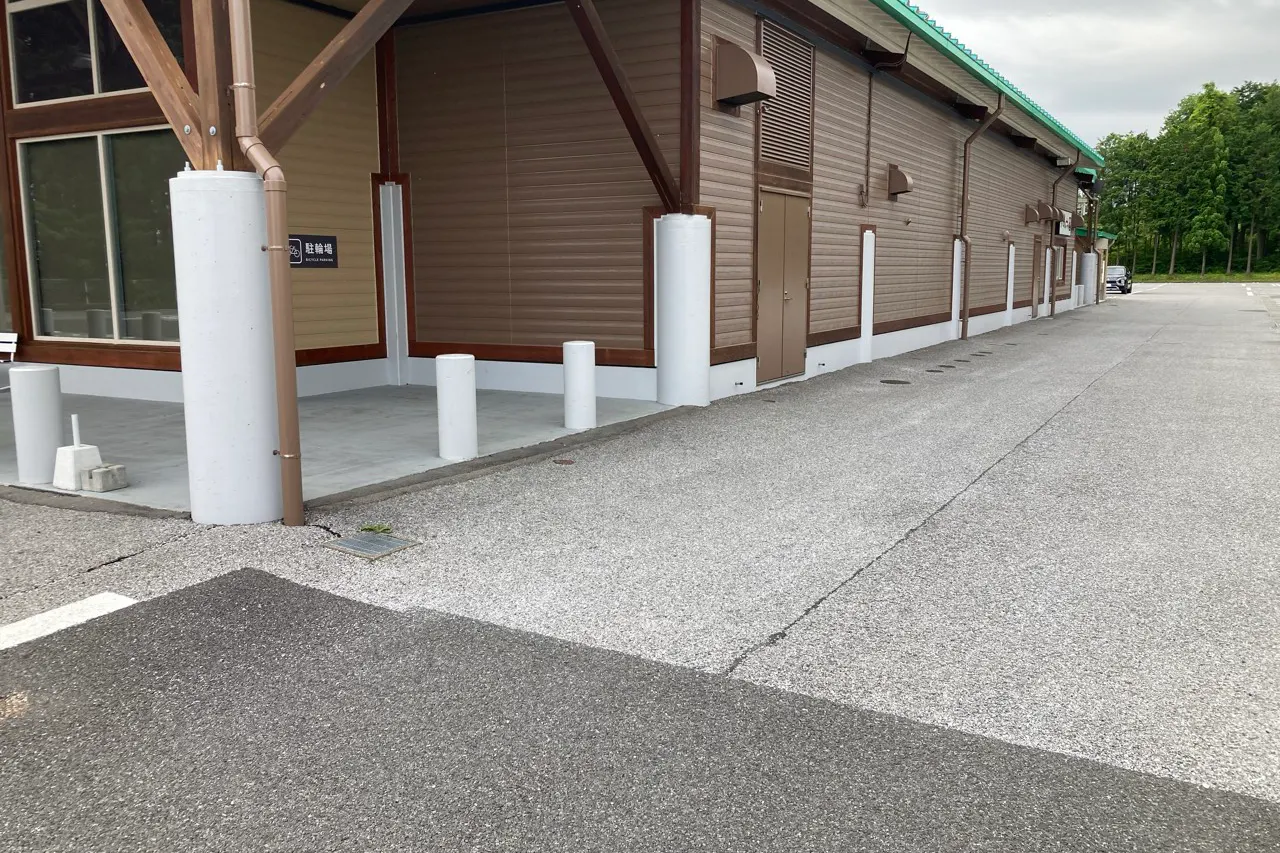 【ダイナム栃木今市店】キッチンカーや各種プロモーションイベントに最適なアミューズメント施設のイベントスペース(付属棟前)