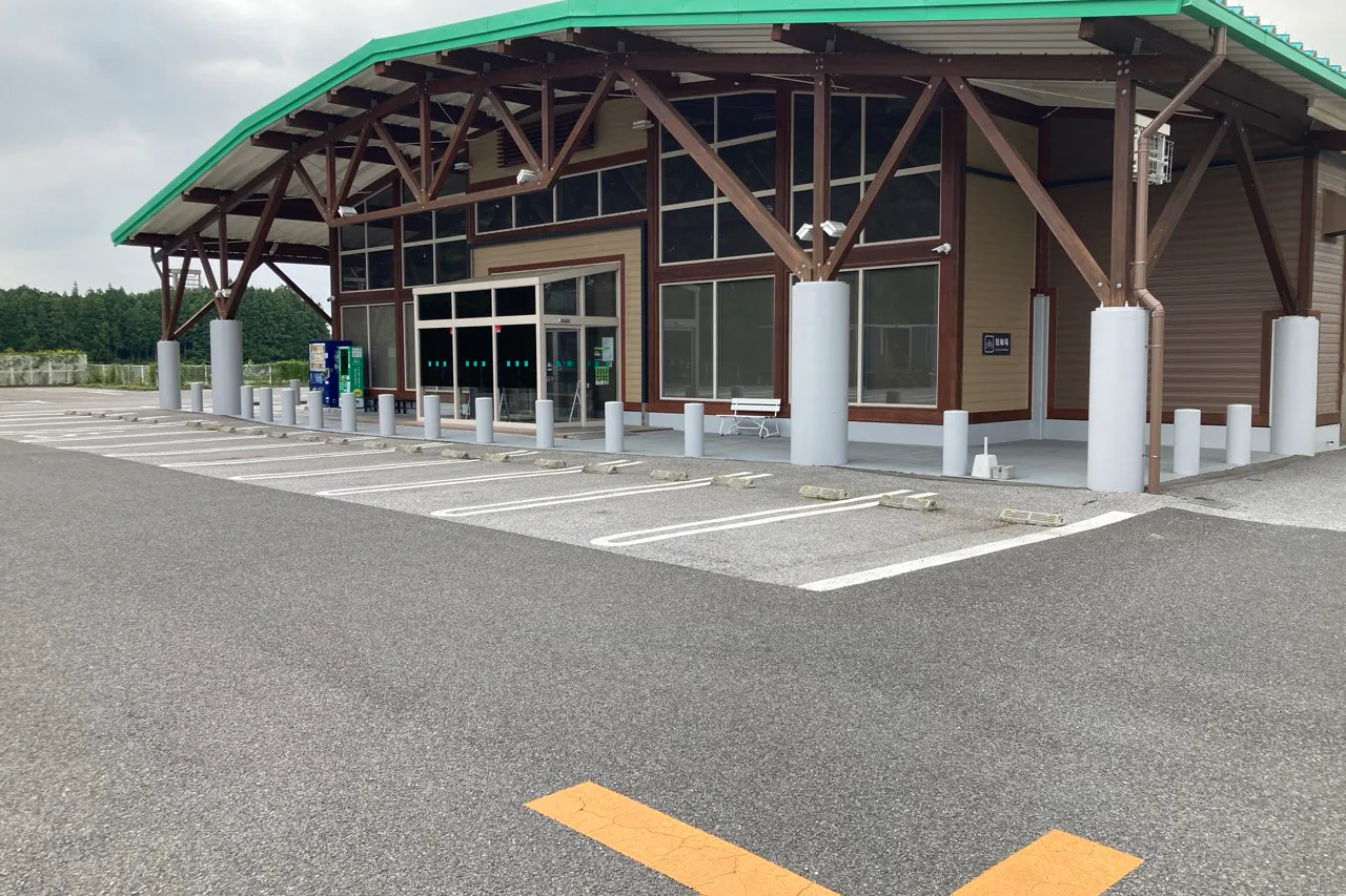 【ダイナム栃木今市店】キッチンカーや各種プロモーションイベントに最適なアミューズメント施設のイベントスペース(付属棟前)