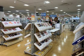 【西友 清瀬店】3Fレジ横ギフト売場 プロモーション用途や物販、食物販のポップアップストアに最適なスーパー店内催事イベントスペース