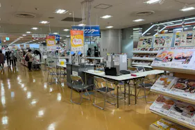 【西友 清瀬店】3Fレジ横ギフト売場 プロモーション用途や物販、食物販のポップアップストアに最適なスーパー店内催事イベントスペース