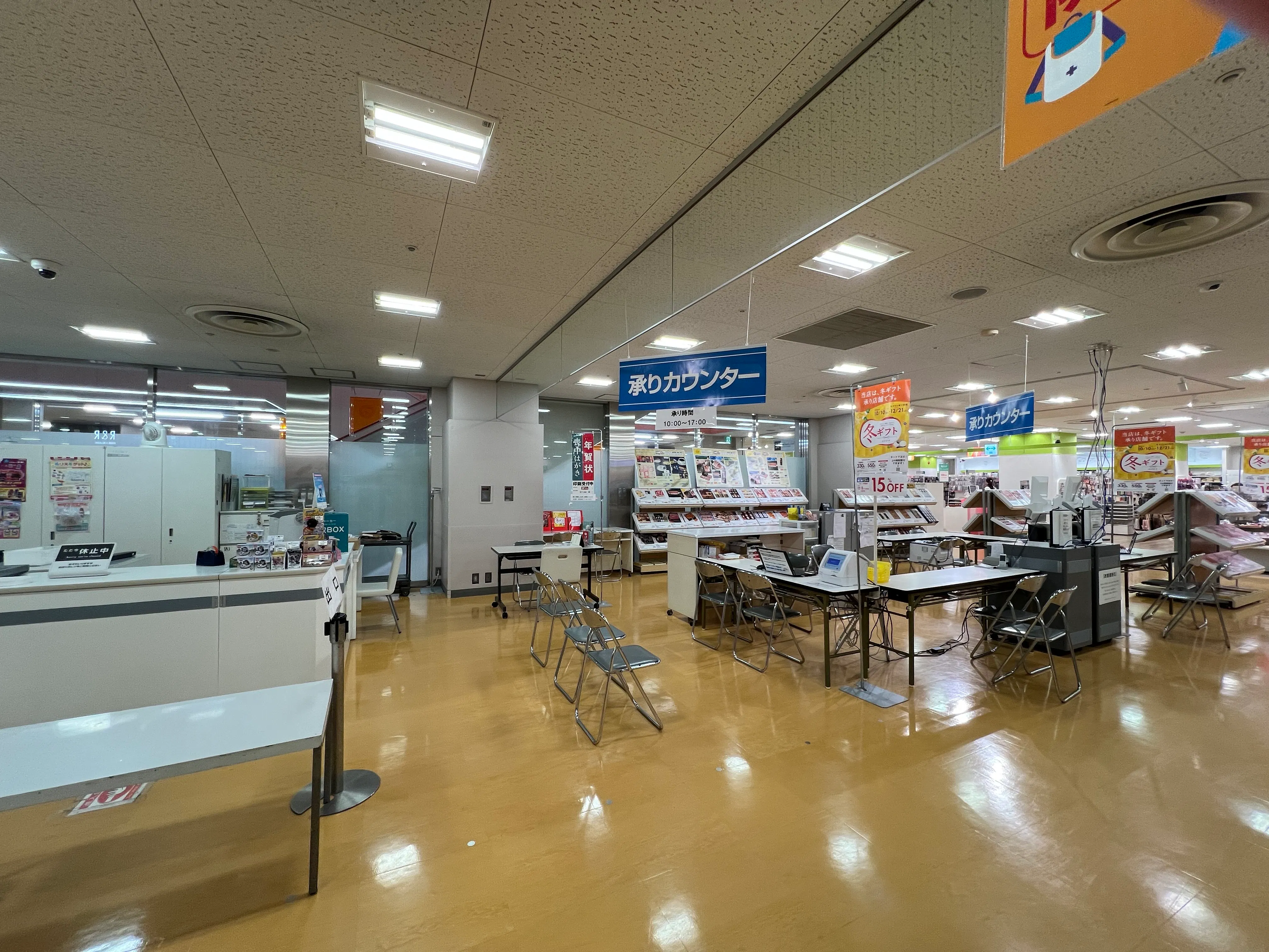 【西友　清瀬店】3Fレジ横ギフト売場　プロモーション用途や物販、食物販のポップアップストアに最適なスーパー店内催事イベントスペース ※2026/6/1(月)～8/16(日)期間：3F下りエスカレーター脇
